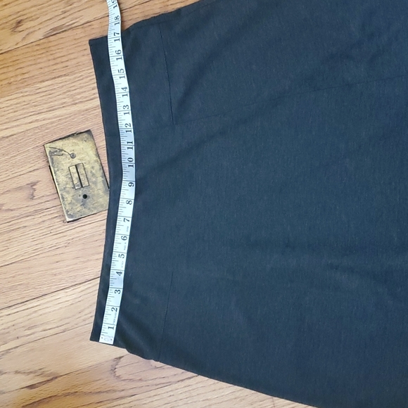 Dana Buchman charcoal gray midi length skirt - Picture 6 of 11
